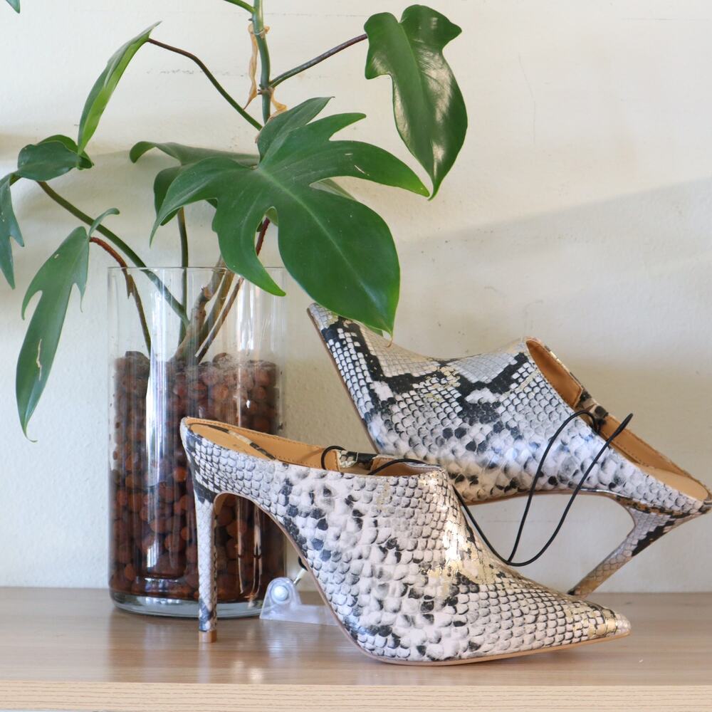 Women's Express Snakeskin Pointed Toe Heeled Mules Size 9 - A55736